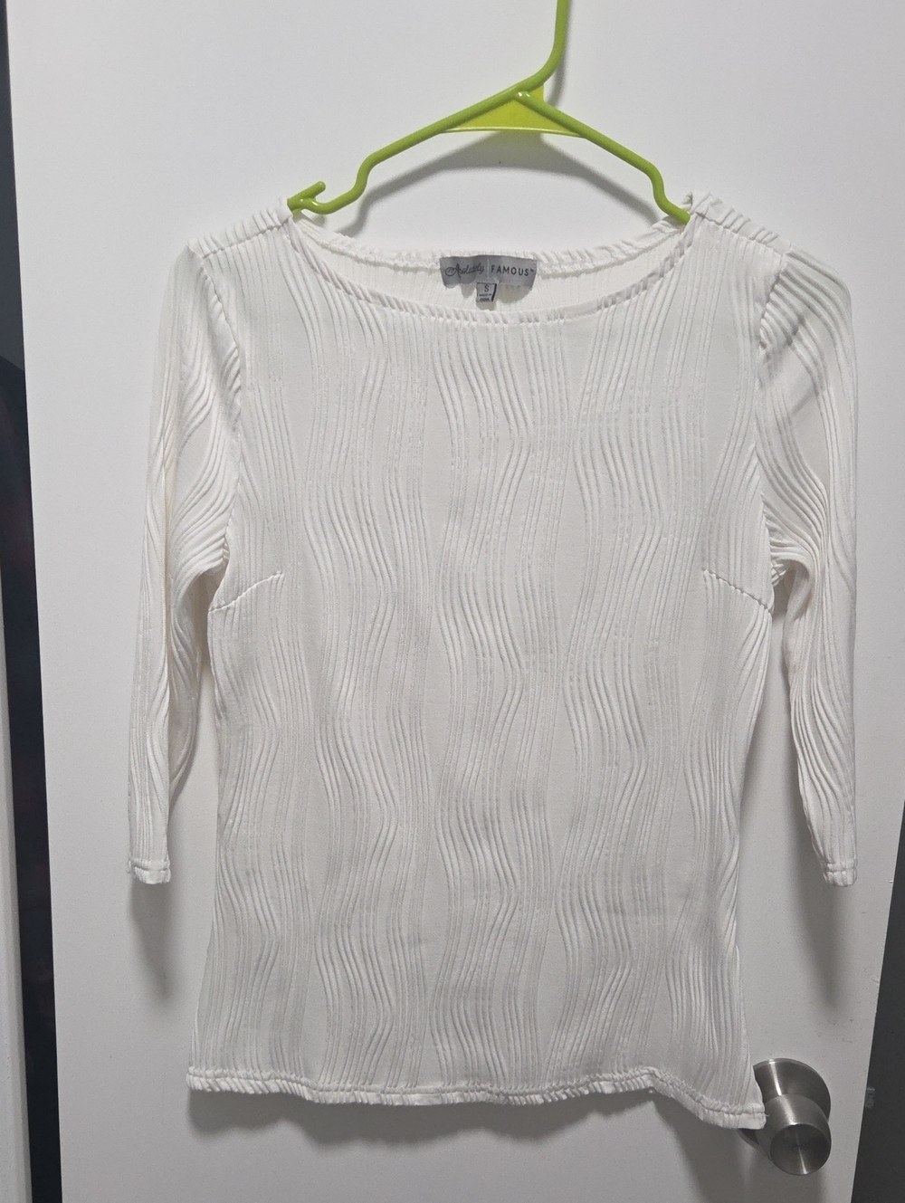 Absolutely Famous White  Crinkle 3 Quarter Sleeve Top